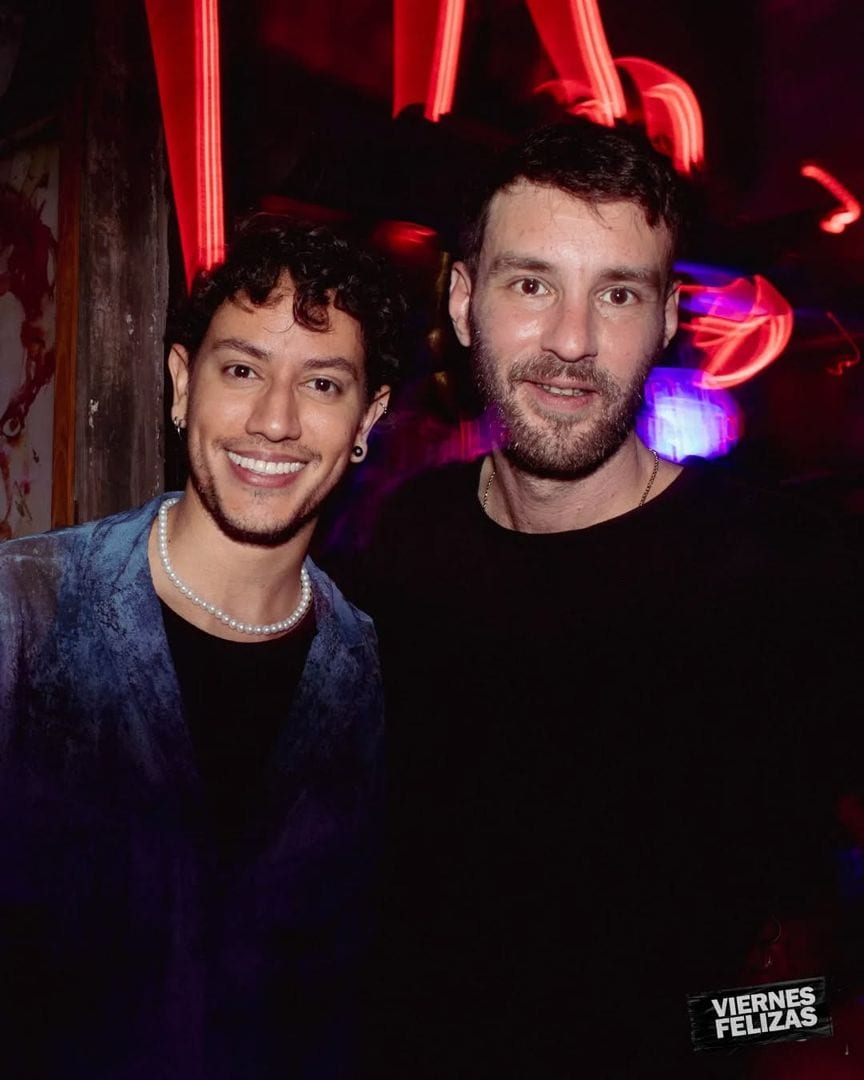 FEL!ZA Club LGBTIQ Buenos Aires — ×××× VIERNES PATIO MARIKX ×××
QUE NO TE LA CUENTEN

22h DJ SET TEMPRANERO auchii