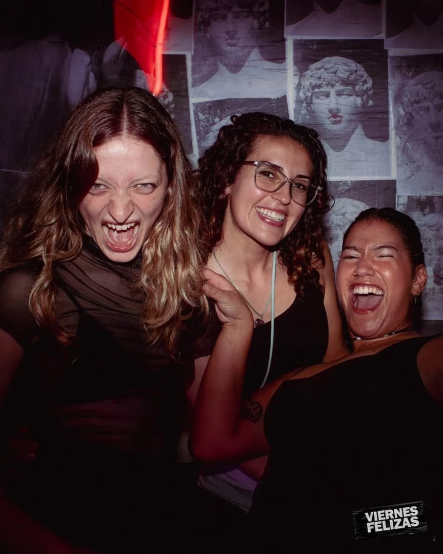 FEL!ZA Club LGBTIQ Buenos Aires — No llegues tarde
20 a 23h Viernes Sunset
24h POP vs PERREO
FEL!ZA
Hasta las 5
