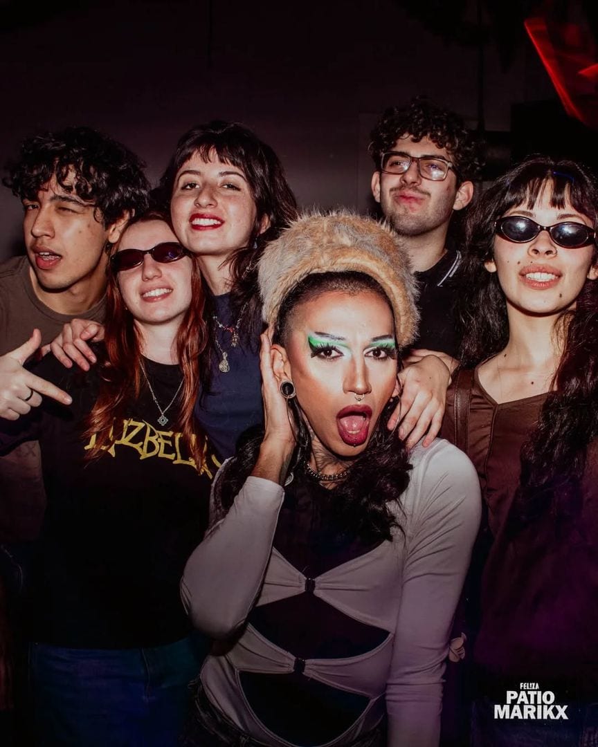 FEL!ZA Club LGBTIQ Buenos Aires — ×××××××VIERNES PATIO MARIKX ××××××
.............QUE NO TE LA CUENTEN............