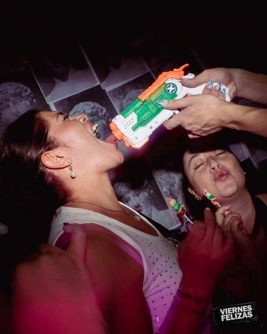 FEL!ZA Club LGBTIQ Buenos Aires — No llegues tarde
20 a 23h Viernes Sunset
24h POP vs PERREO
FEL!ZA
Hasta las 5
